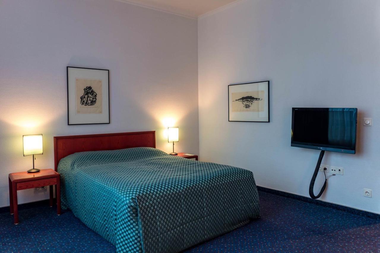 Hecker S Kurfuerstendamm 4*